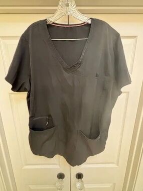 Ava Therese 2XL scrub top